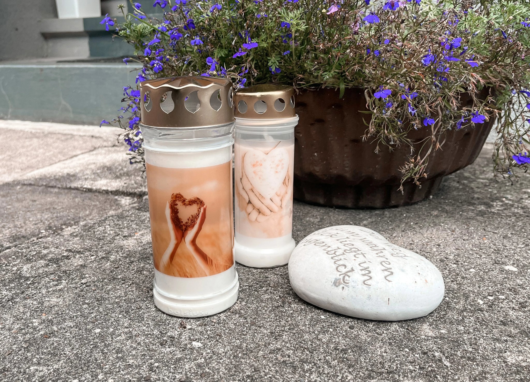 Grabkerzen mit Motiv: Was sie bedeuten und ausdrücken