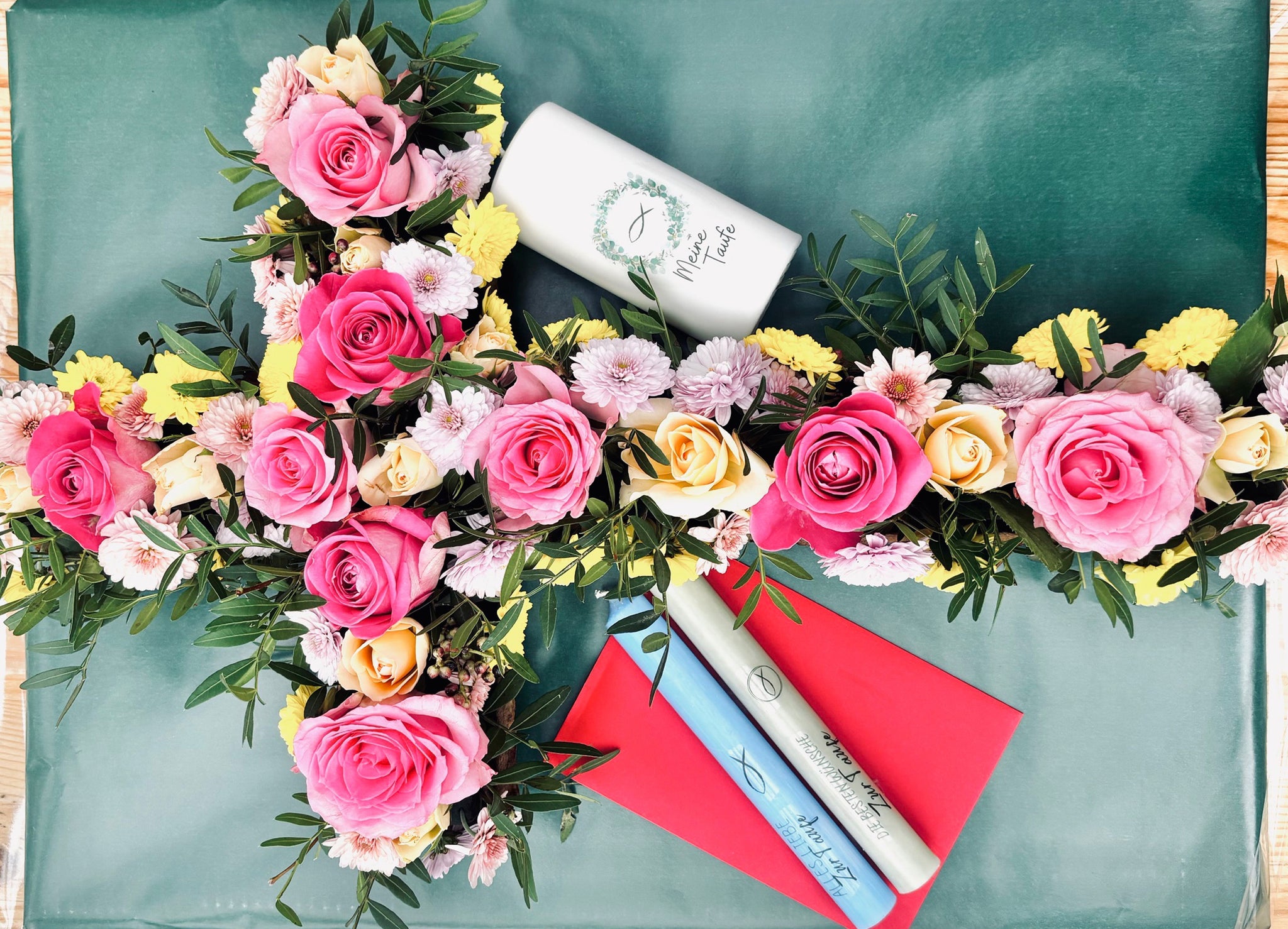 Kreatives Taufgeschenk mit Steckschaum und Kerzen