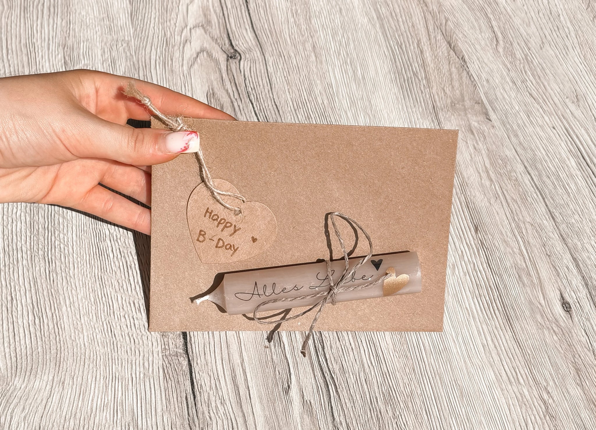 Kreatives DIY-Geschenk mit Stabkerze & Tattoo-Folie