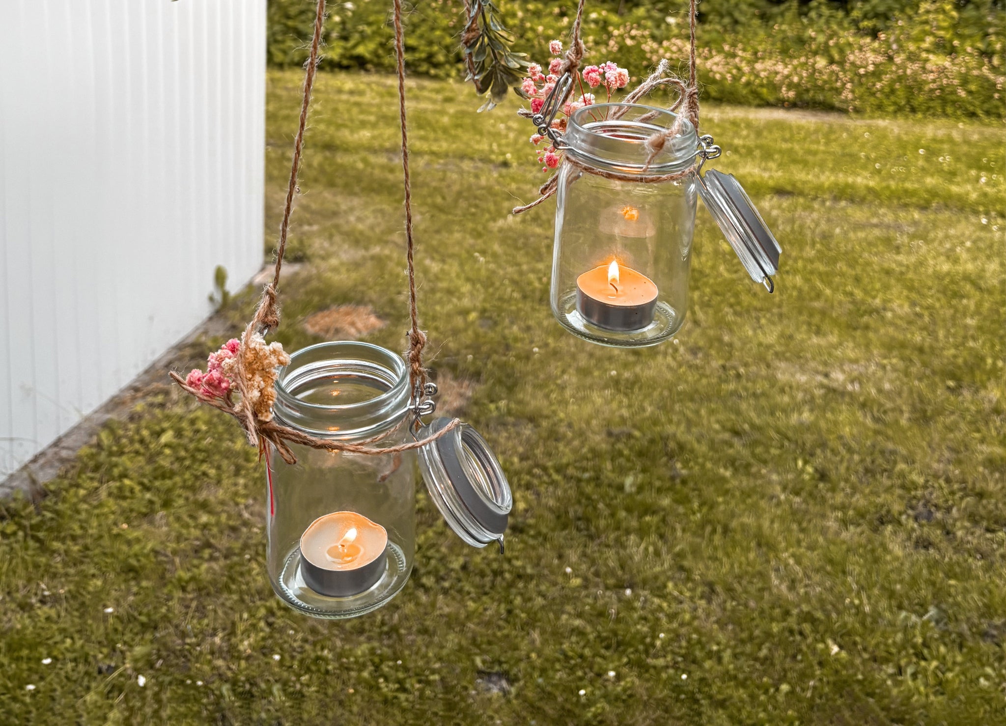 Schwebende Kerzen – Boho-Charme für Sommerabende