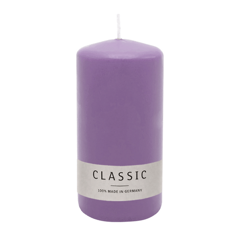 Stumpenkerze aus Paraffin, Flieder, WENZEL, 150/70 mm, Brenndauer ca. 56h, selbstverlöschend