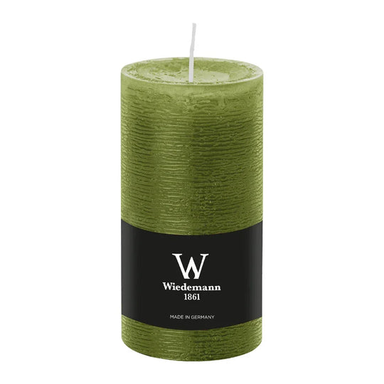 Stumpenkerze aus Paraffin, Olive, Marble Rustik, Wiedemann, 130/68 mm, Brenndauer ca. 54h, durchgefärbt